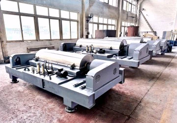 Afhending 4 PCS LW450 Decanter miðflótta til Brasilíu fyrir þurrkað korn eimi...